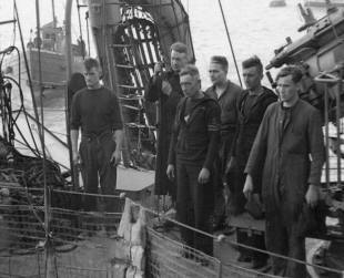 Thoughtful crew of HMS Hussar