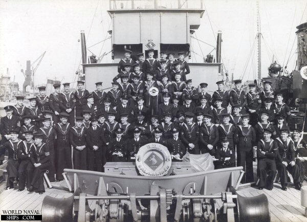 Crew of HMS Salamander