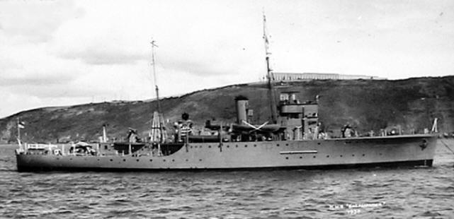HMS Salamander 1936 - Halcyon Class Minesweeper