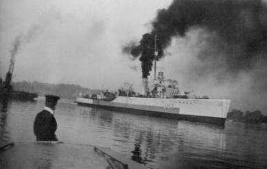 HMS Speedwell making smoke - Halcyon Class Minesweeper