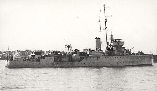 HMS Speedy November 1945 - Halcyon Class Minesweeper